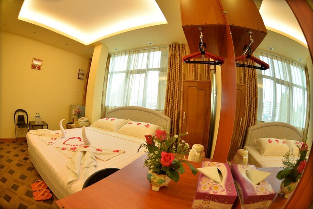 New Golden Forward Hotel Янгон Экстерьер фото