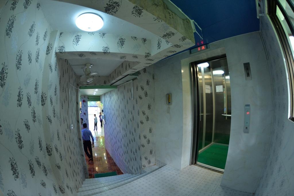 New Golden Forward Hotel Янгон Экстерьер фото