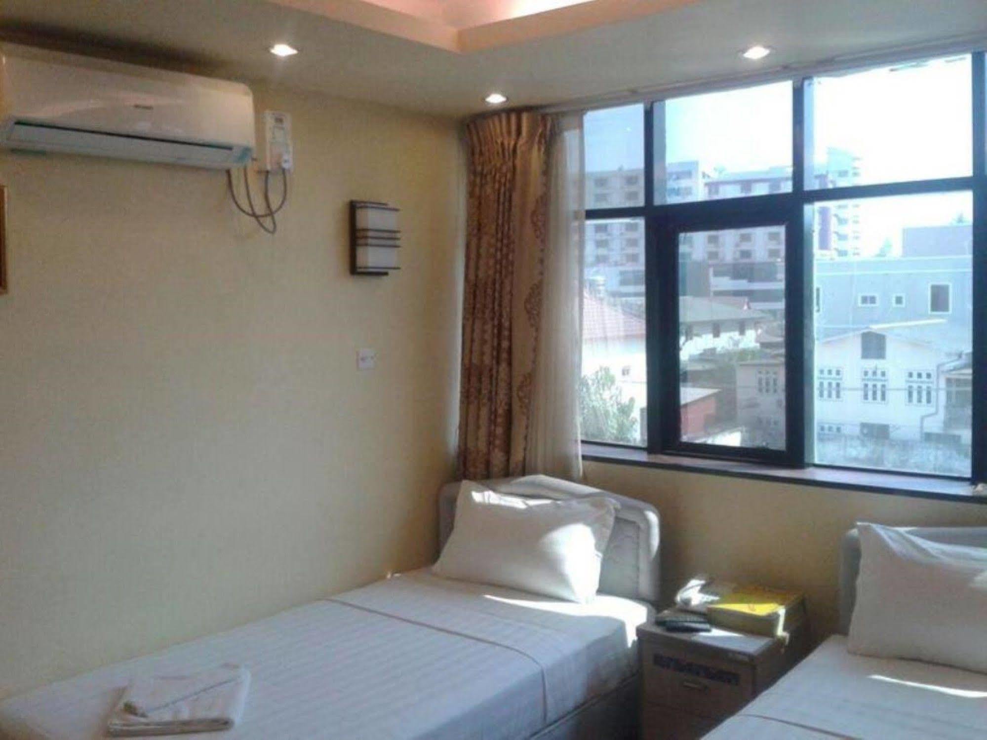 New Golden Forward Hotel Янгон Экстерьер фото